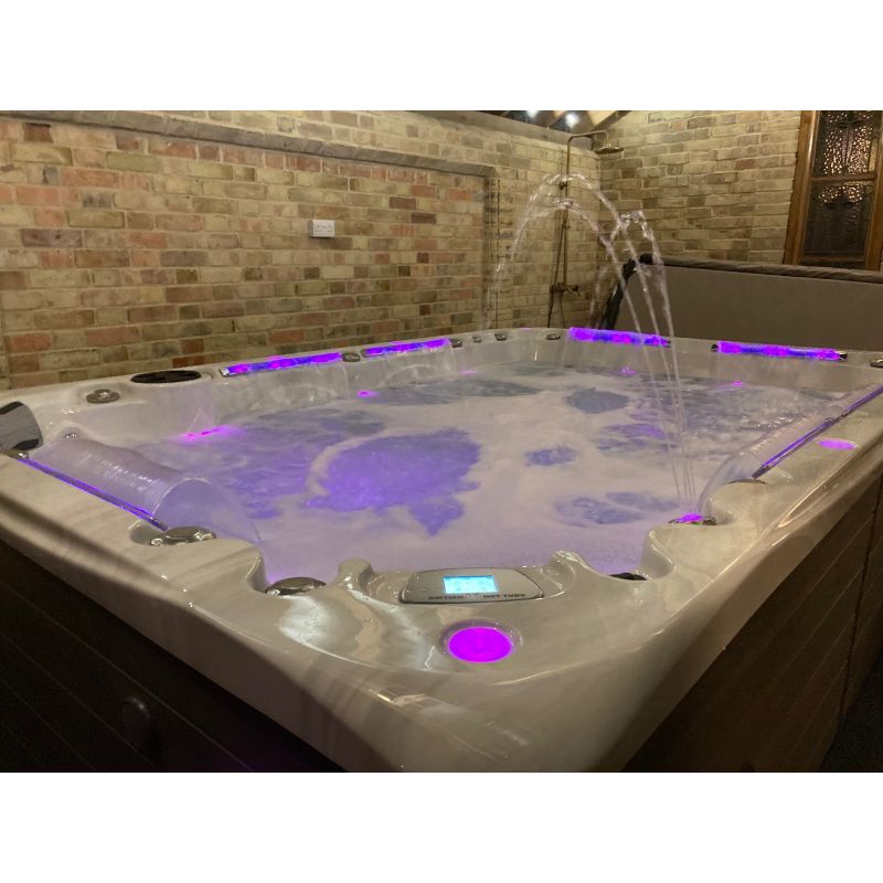 Buckingham 10 person hot tub