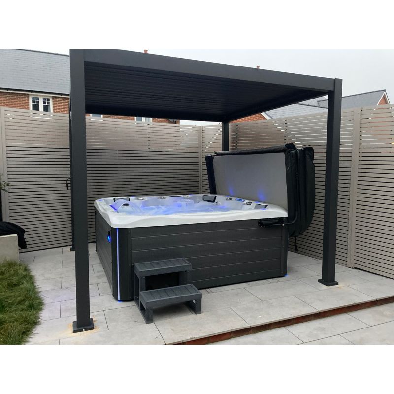 Union 5 person hot tub