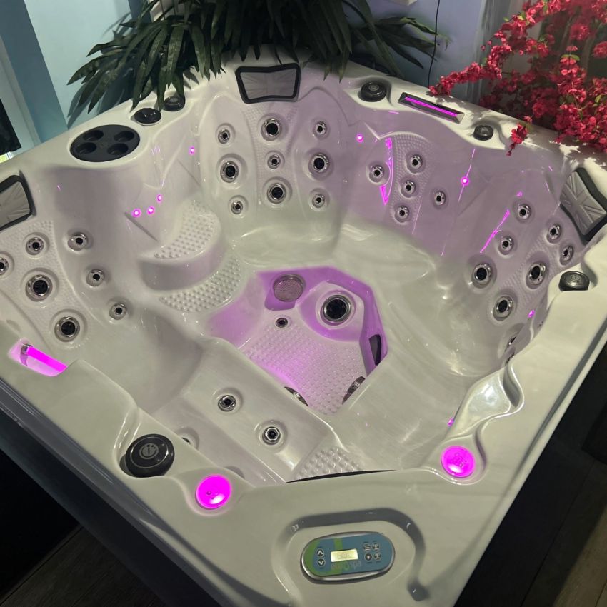 Serenity™ 5 Person Hot Tub