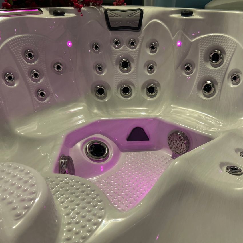 Serenity™ 5 Person Hot Tub