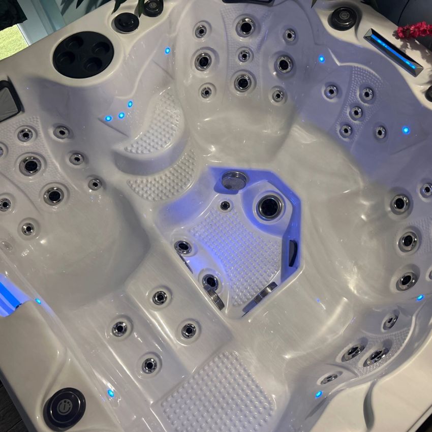 Serenity™ 5 Person Hot Tub