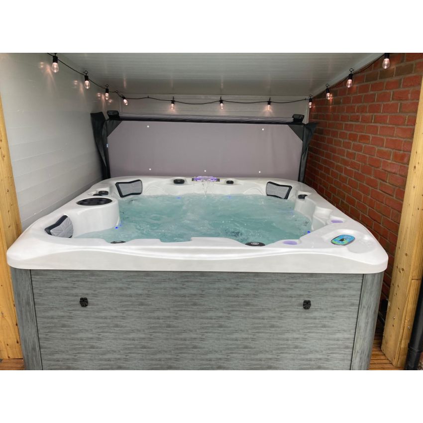 Ex-display Balmoral Hot Tub