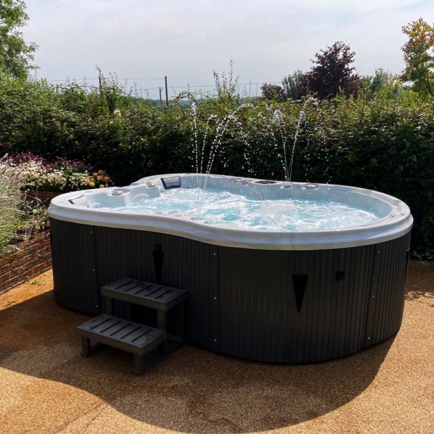  Britannia Hot Tub™