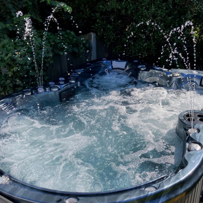  Britannia Hot Tub™