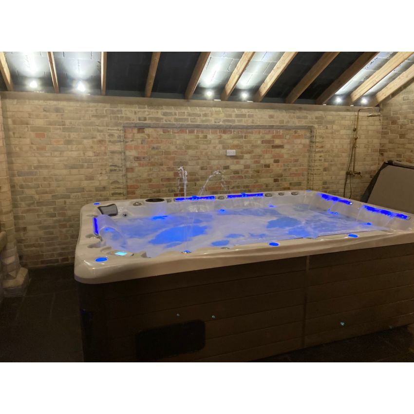 Buckingham Hot Tub™