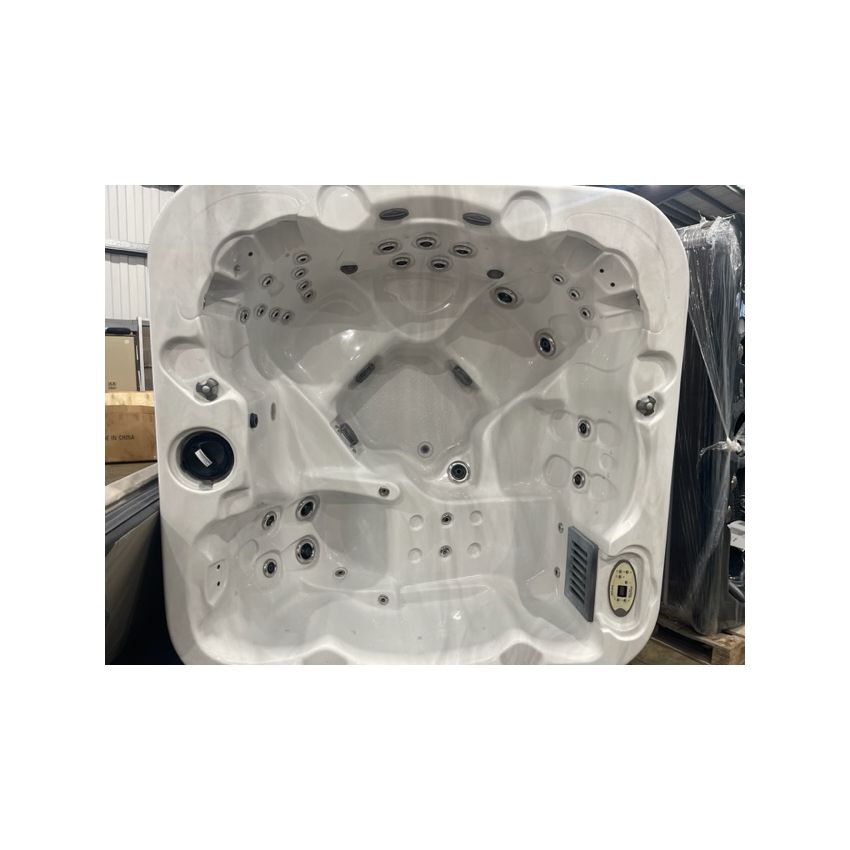 Pre-loved Coast Spas NorthWinds Vantage Hot Tub 2014