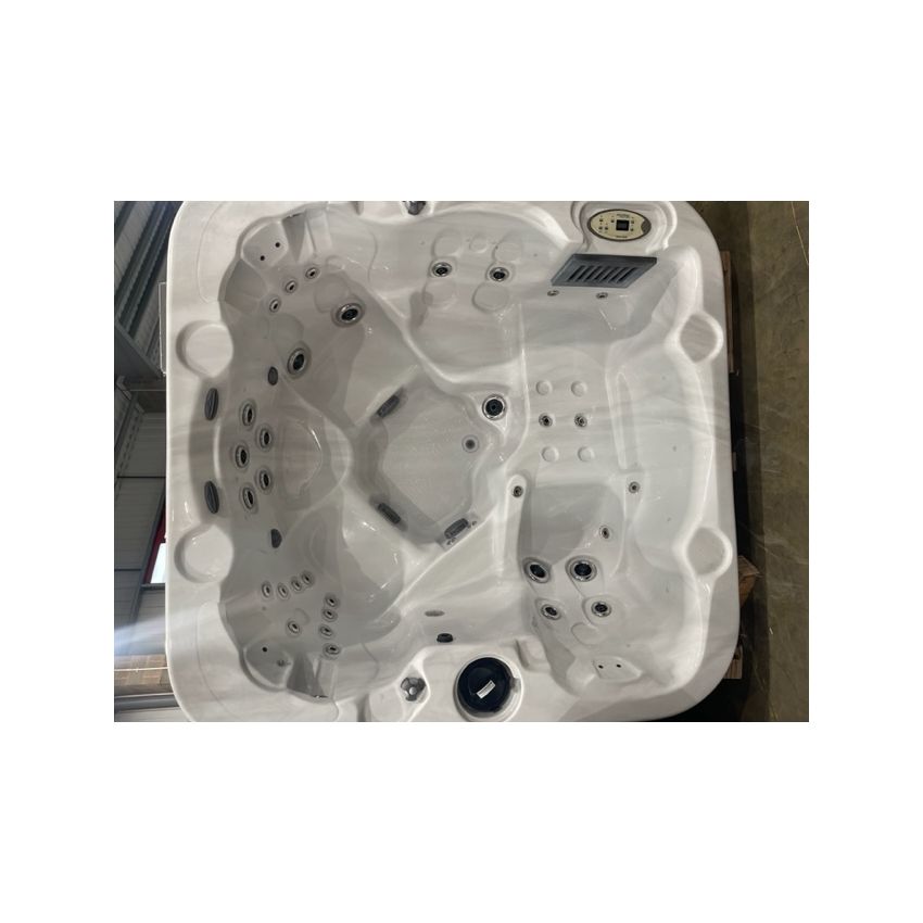 Pre-loved Coast Spas NorthWinds Vantage Hot Tub 2014