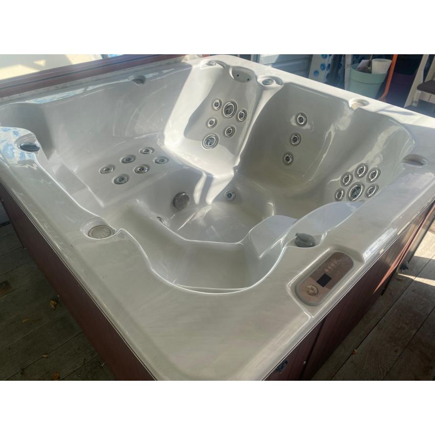 Pre-loved Coyote Hot Tub 