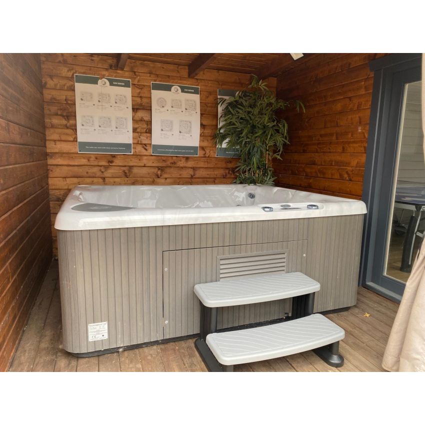 PRE-LOVED BEACHCOMBER 340 LEEP