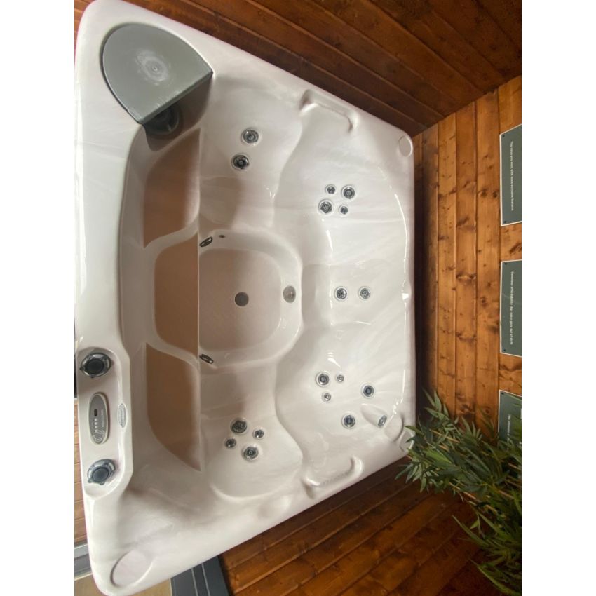 PRE-LOVED BEACHCOMBER 340 LEEP