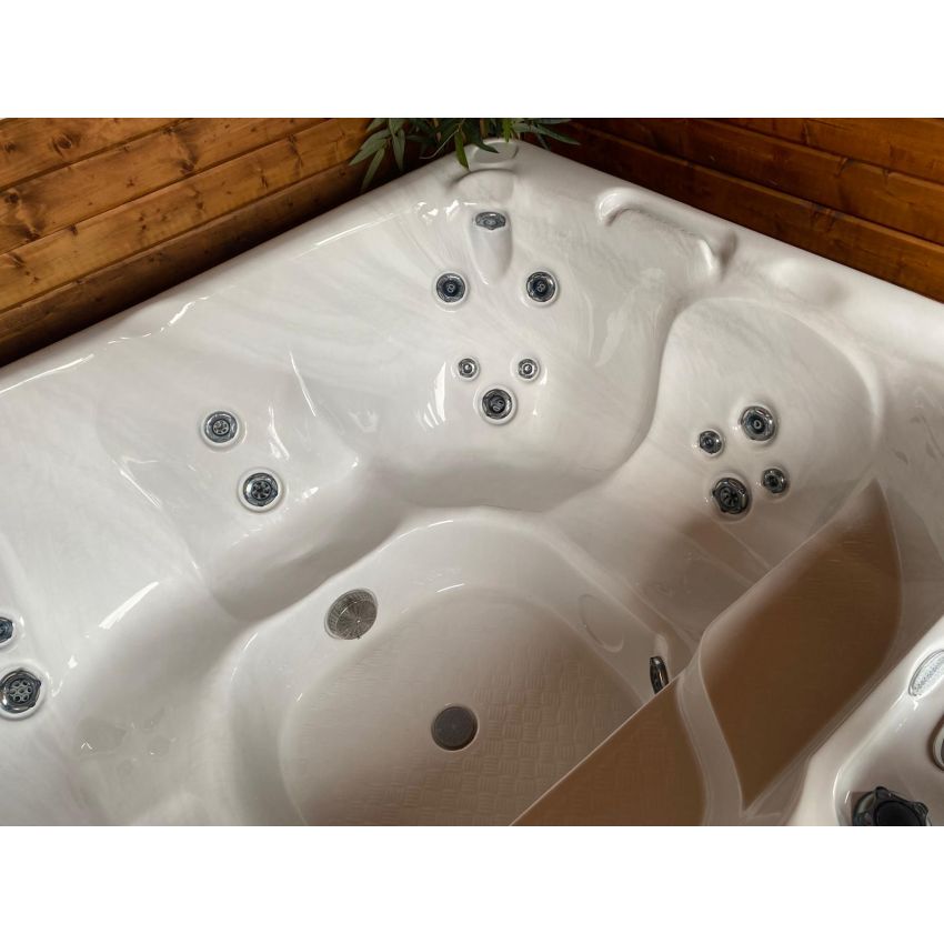 PRE-LOVED BEACHCOMBER 340 LEEP