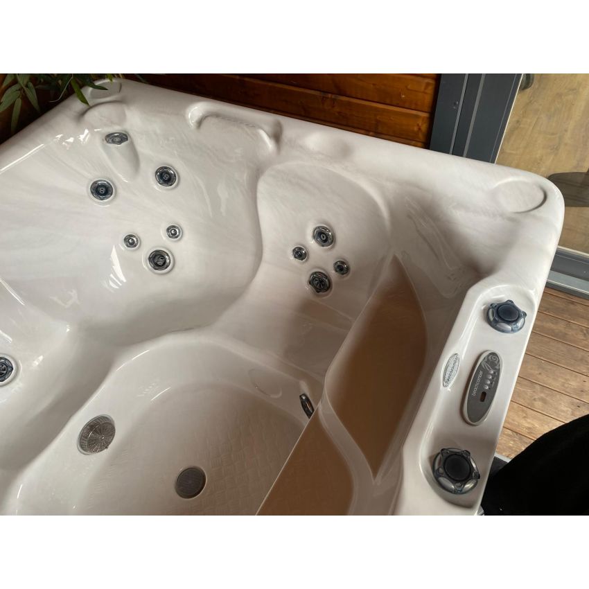 PRE-LOVED BEACHCOMBER 340 LEEP