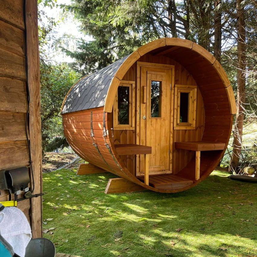 Kaja 280T Barrel Sauna with porch