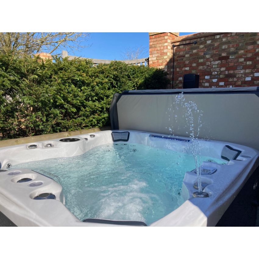 Kensington Hot Tub™