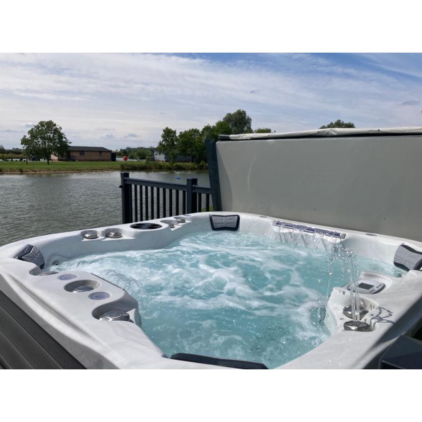 Kensington Hot Tub™