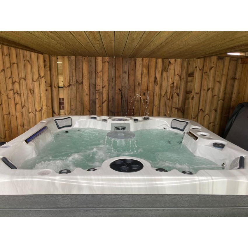 Kensington Hot Tub™
