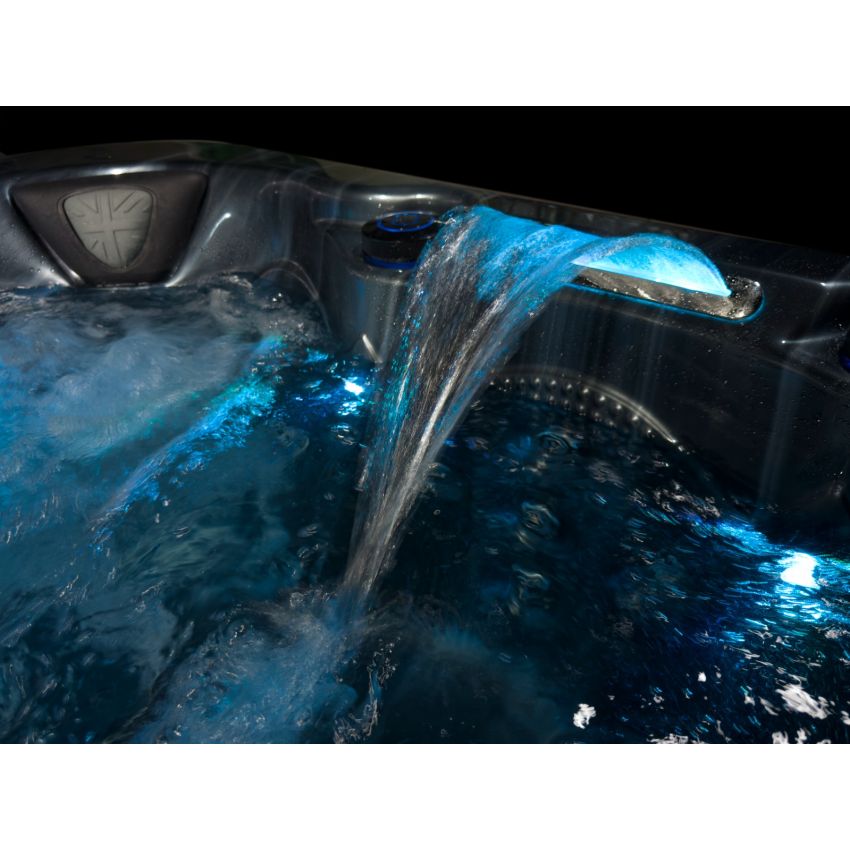 Monarch™ 7 Person Hot Tub