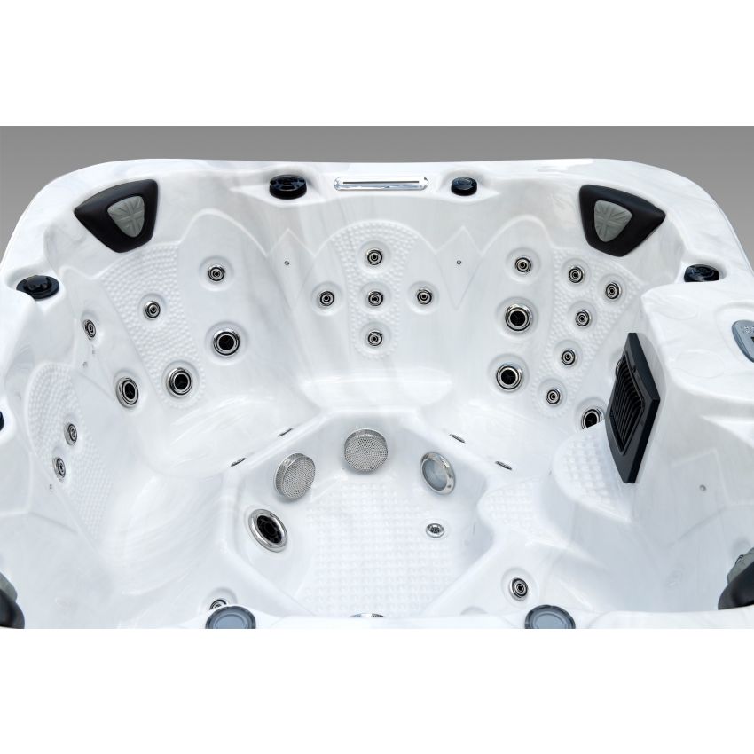 Monarch™ 7 Person Hot Tub