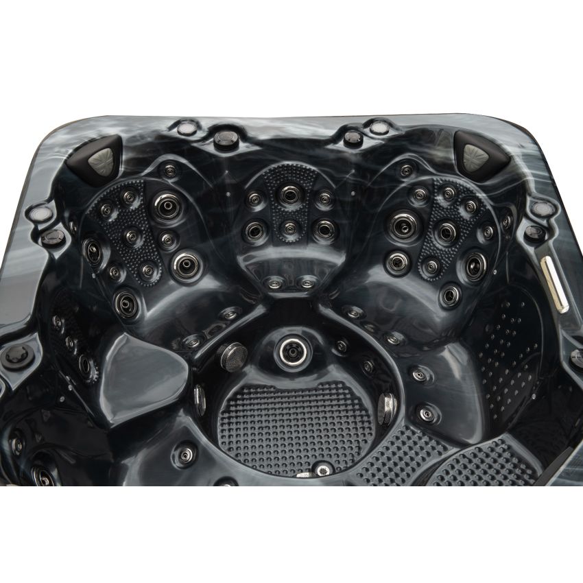 Commodore™ 7 Person Hot Tub