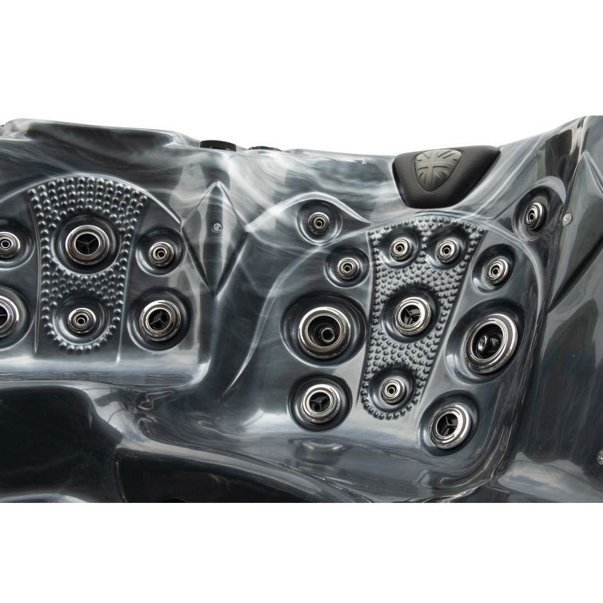 Commodore™ 7 Person Hot Tub