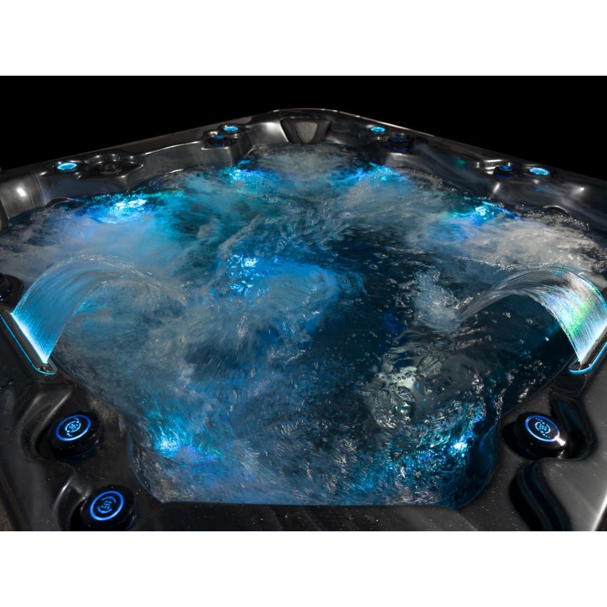 Commodore™ 7 Person Hot Tub