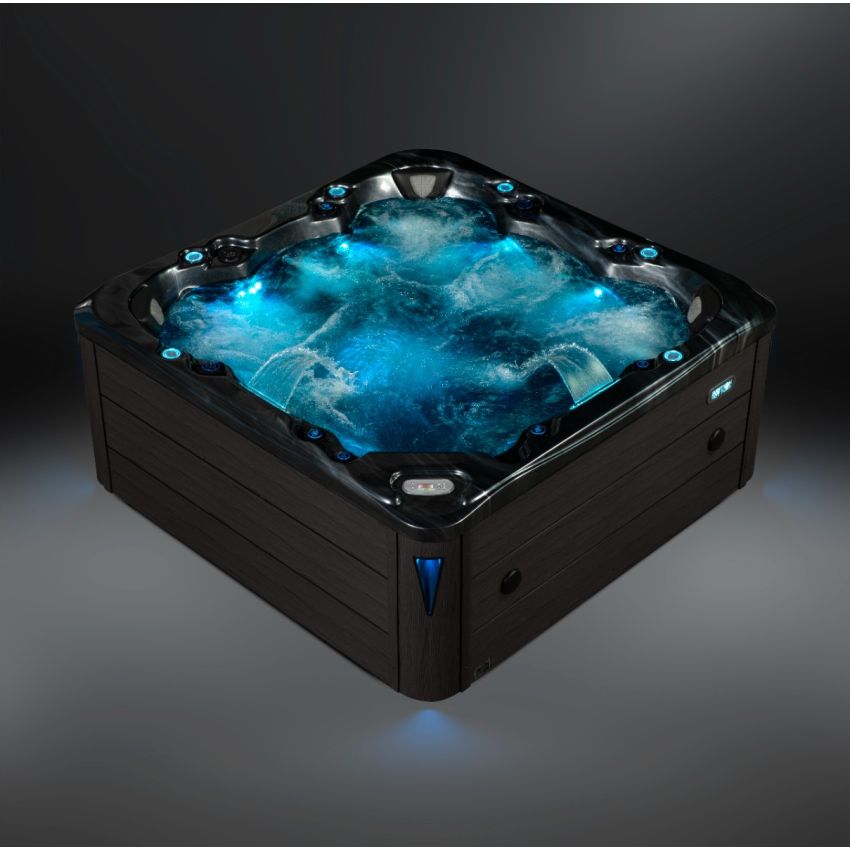 Commodore™ 7 Person Hot Tub