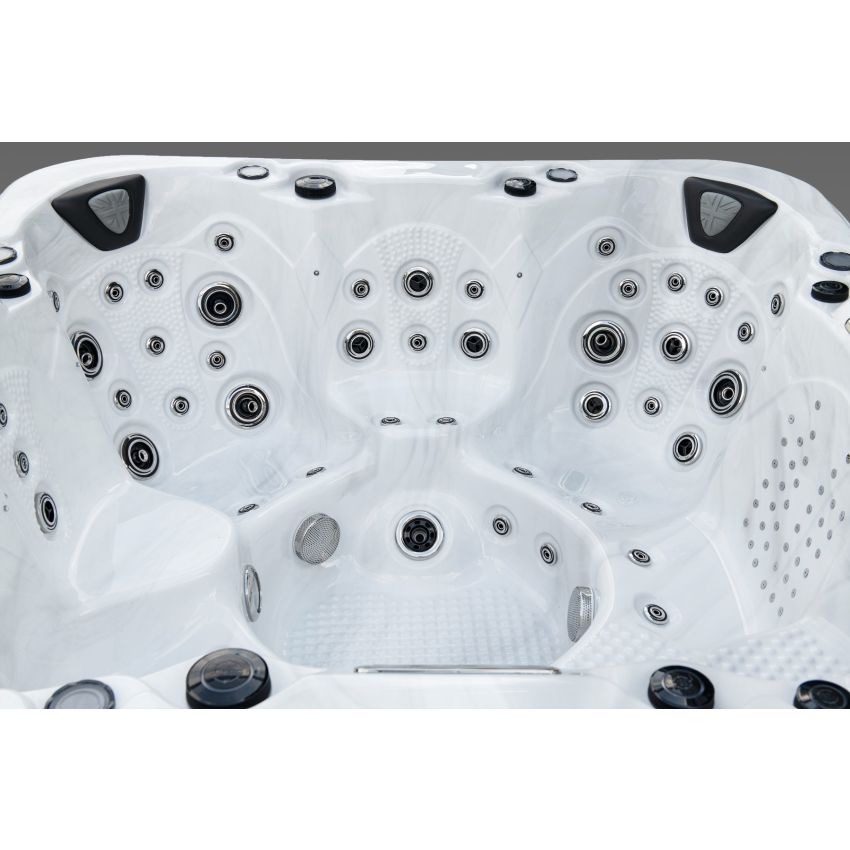 Commodore™ 7 Person Hot Tub