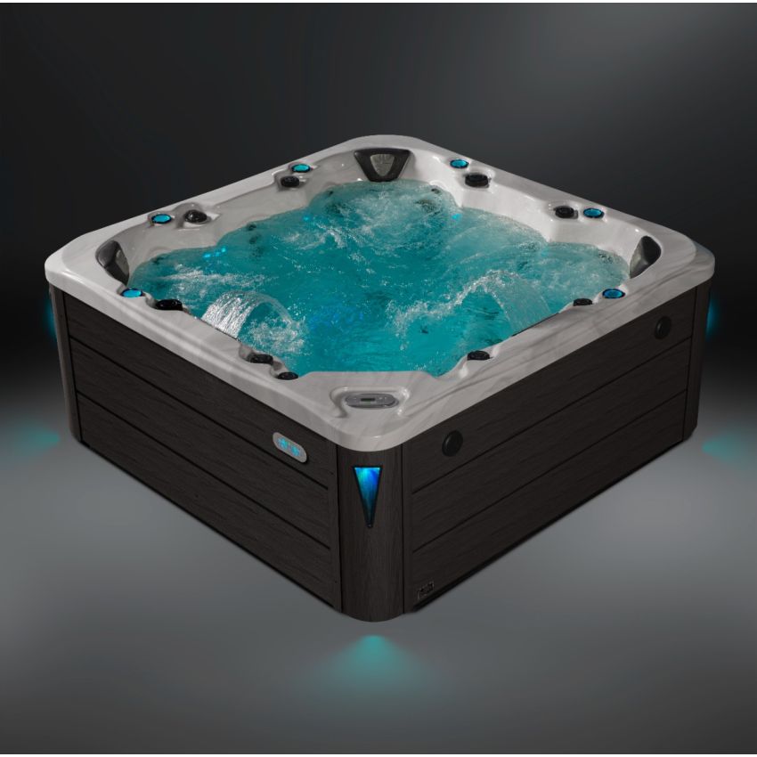 Commodore™ 7 Person Hot Tub