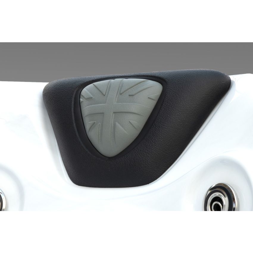 Monarch™ 7 Person Hot Tub