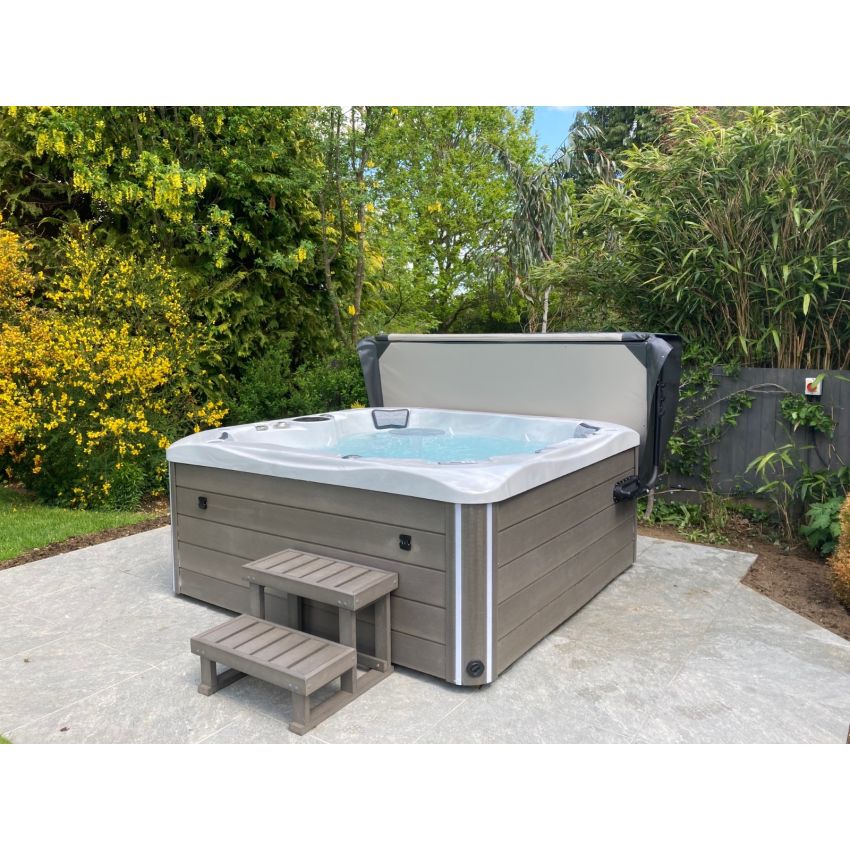 Shakespeare Hot Tub™