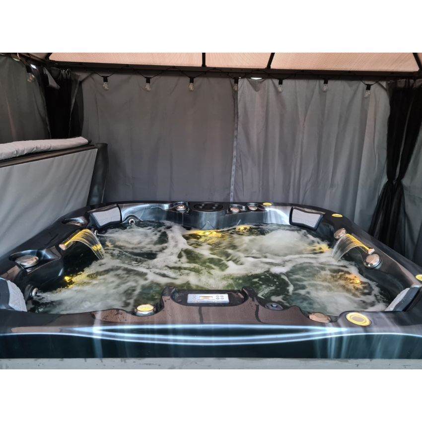 Ex-display Westwood Hot Tub™