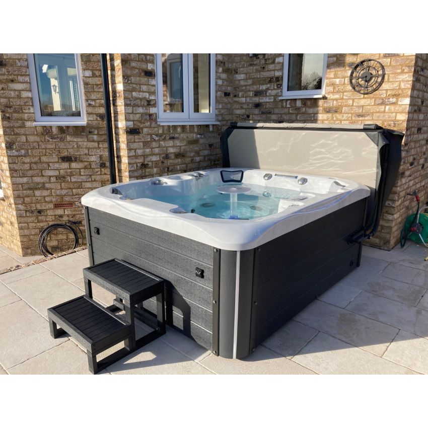 Ex-display Westwood Hot Tub™
