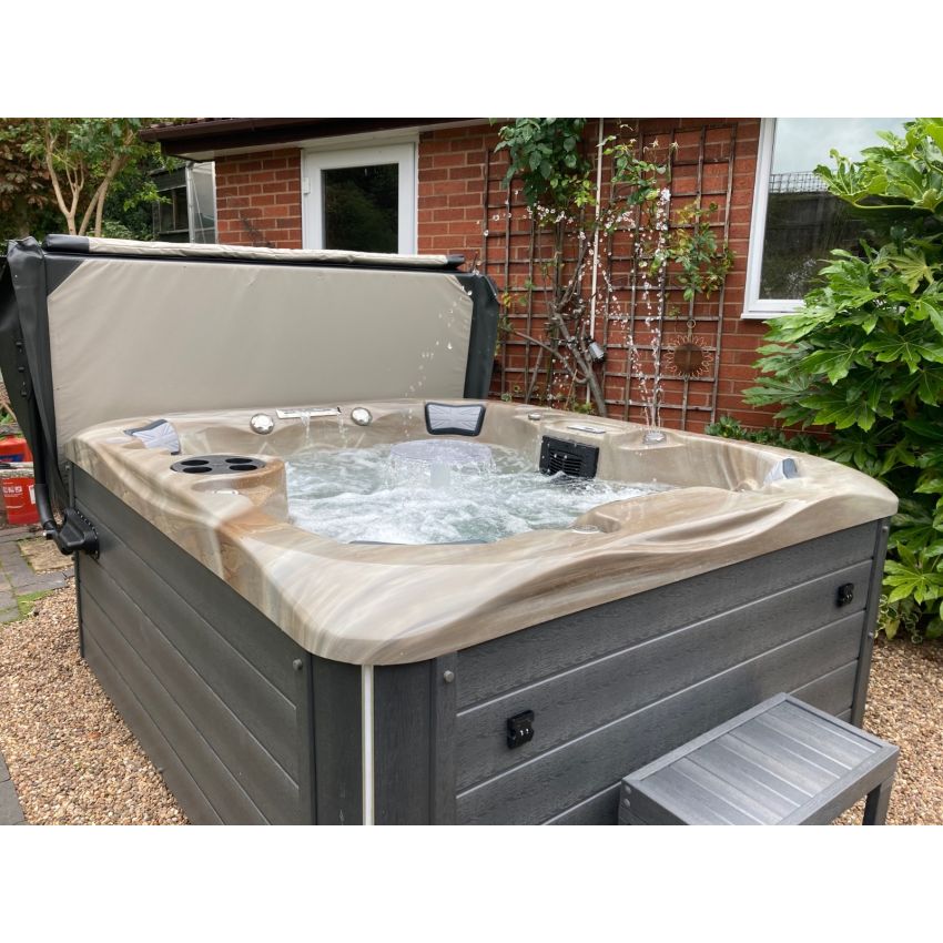 Westwood Hot Tub™