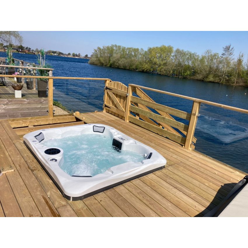 Ex-display Westwood Hot Tub™