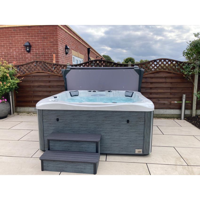 Shakespeare Hot Tub™