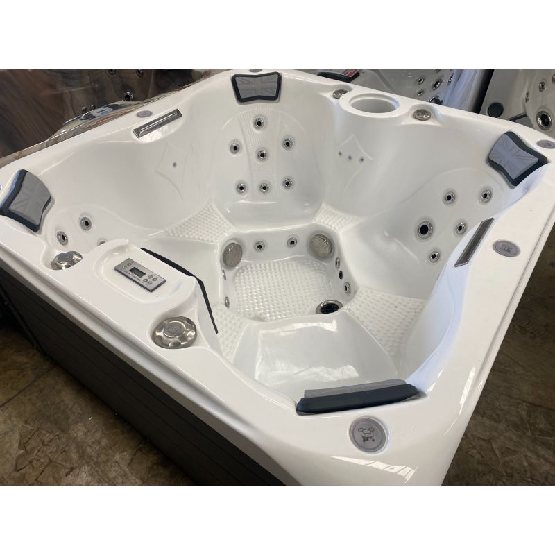 Pre-Loved Jubilee Hot Tub 