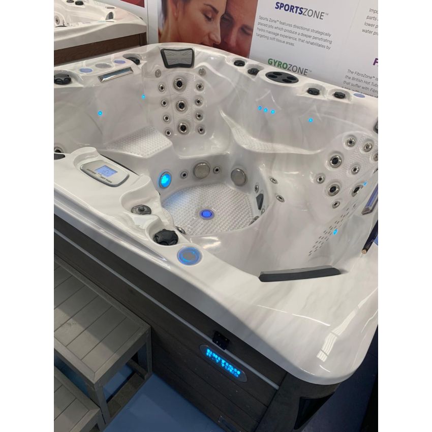 Kensington Hot Tub™️