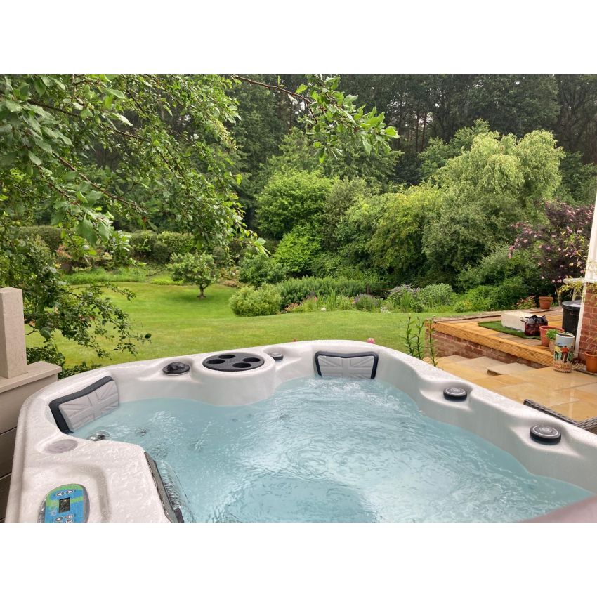 Ex-display Tranquil™ 3-4 Person Hot Tub