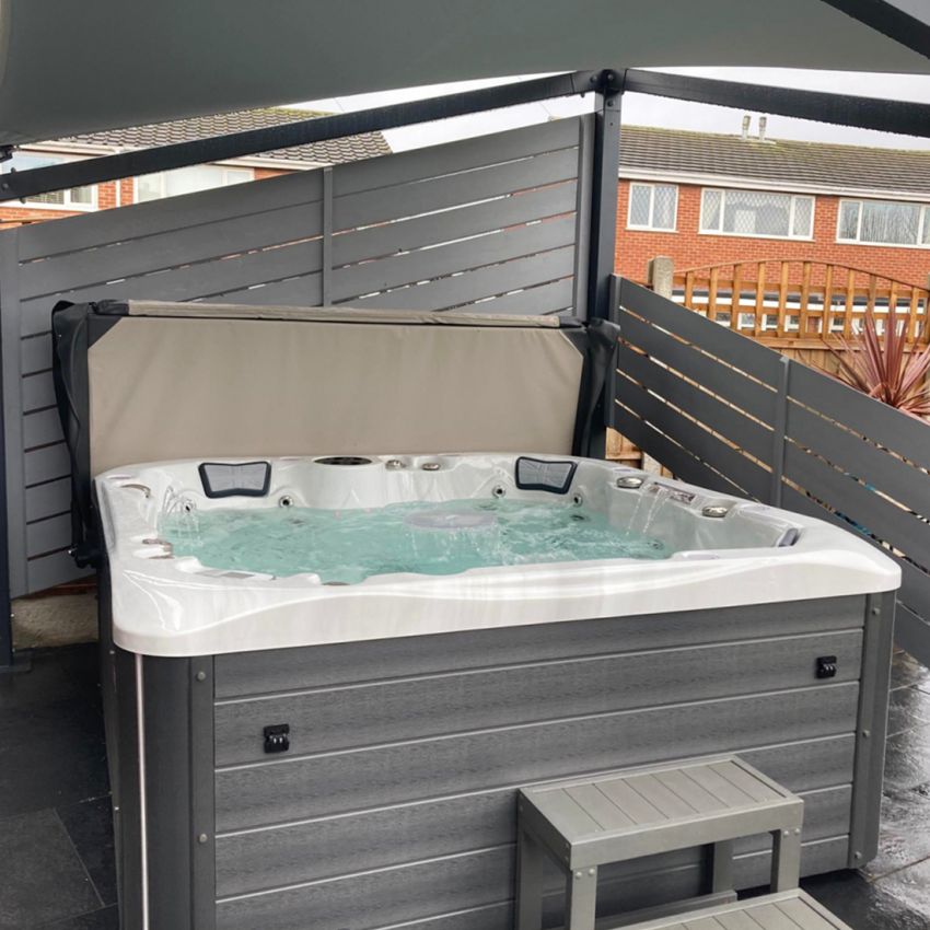 Ex-display Balmoral Hot Tub (Steel Cabinet)