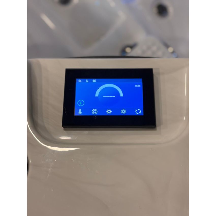 Balmoral Curve Hot Tub™ 