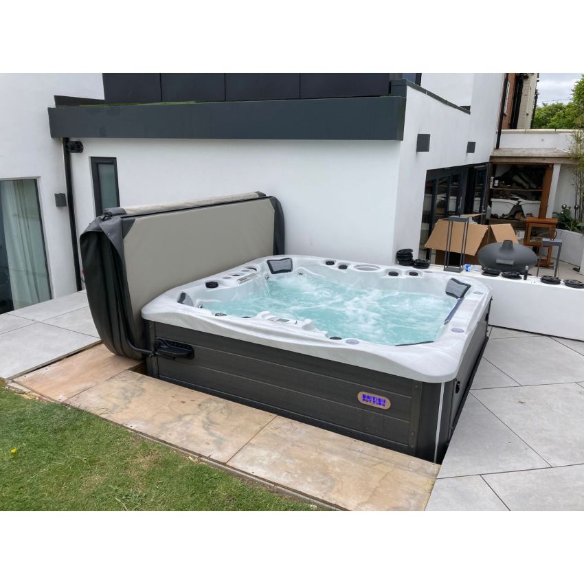 Kensington Hot Tub™