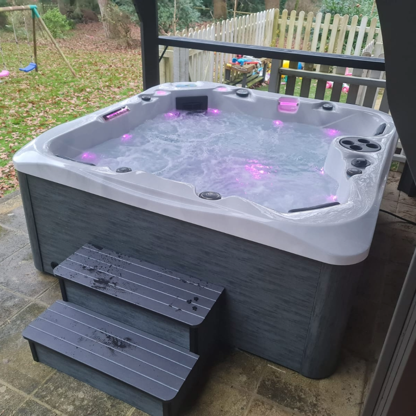 Harmony™ 4 Person 2 Lounger Hot Tub