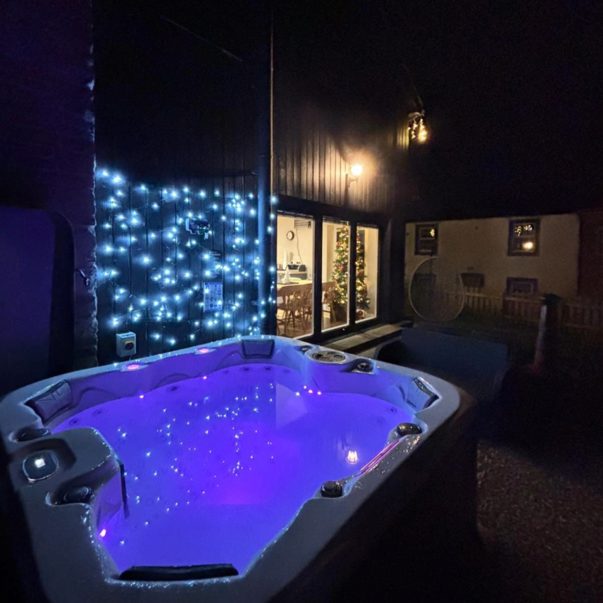 Oasis™ 6 Person Hot Tub