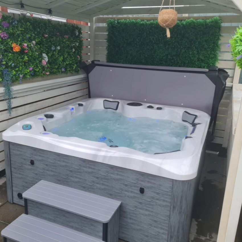 Serenity™ 5 Person Hot Tub