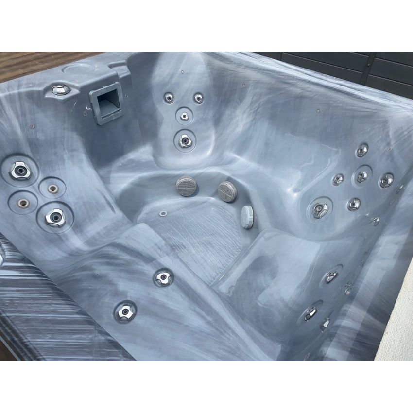 Pre-loved Coast Spas Islander 