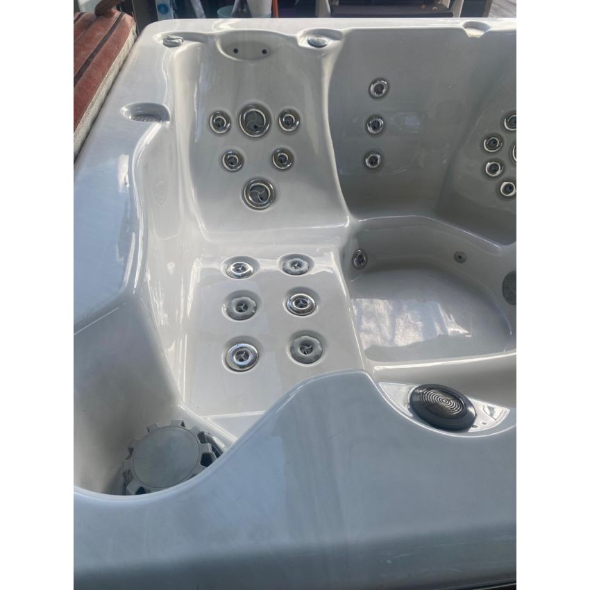 Pre-loved Coyote Hot Tub 