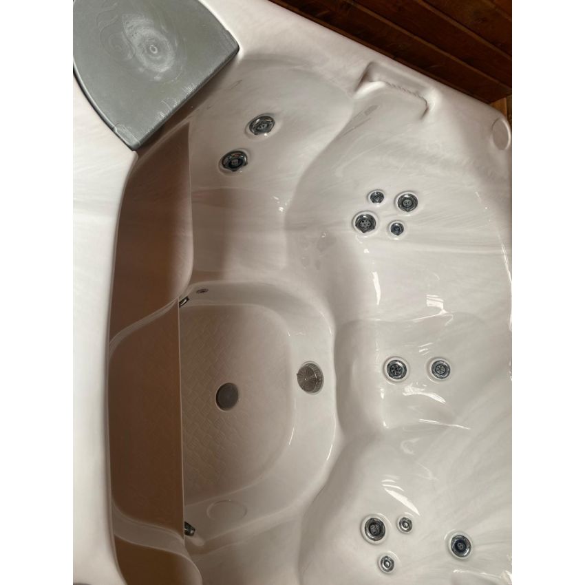 PRE-LOVED BEACHCOMBER 340 LEEP