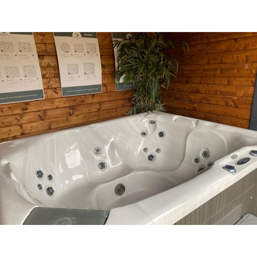 PRE-LOVED BEACHCOMBER 340 LEEP