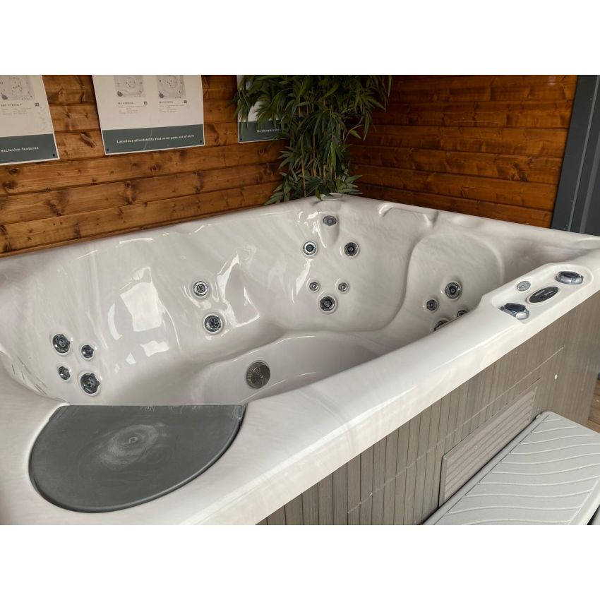 PRE-LOVED BEACHCOMBER 340 LEEP