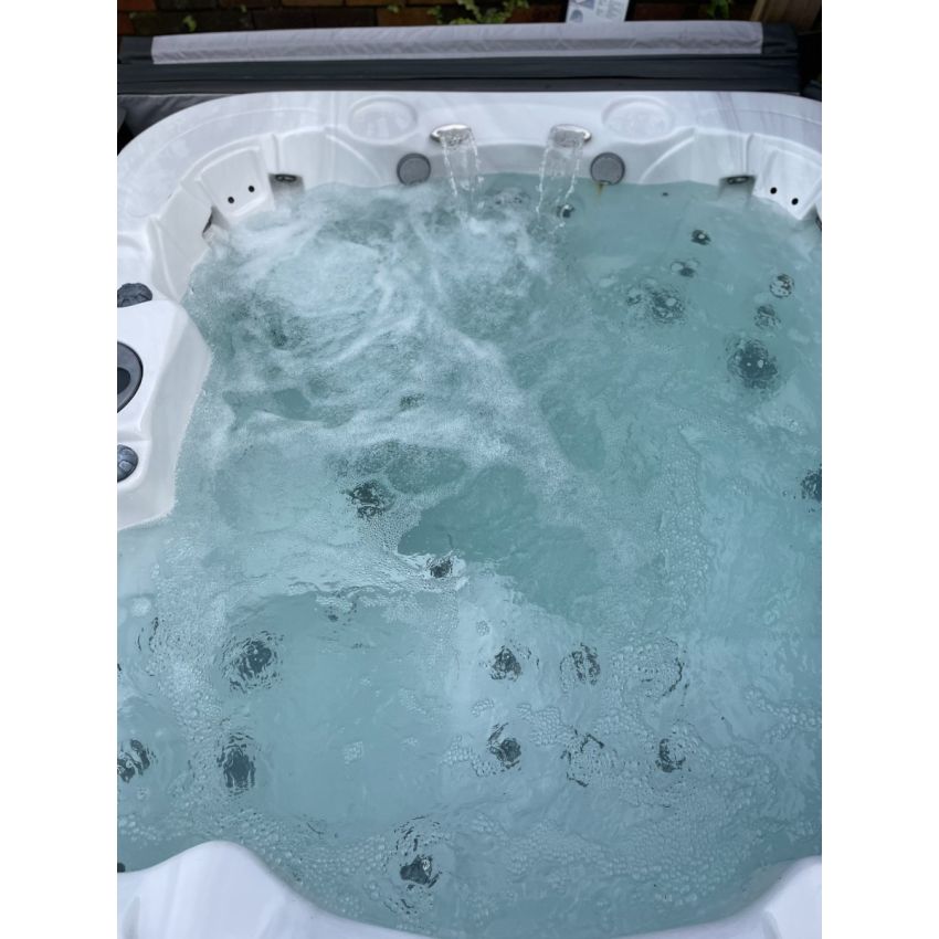 Pre-loved Coast Spas NorthWinds Vantage Hot Tub 